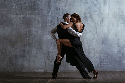 Man And Woman Dancing Tango Tuscany Tours