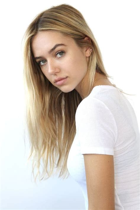 Delilah Belle Hamlin Model Profile Photos And Latest News