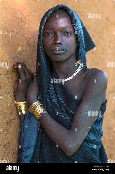 Schöne Bodi Stamm Teenager Mädchen Hana Mursi Omo Tal Äthiopien