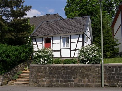 Darunter sind 11 wohnimmobilien und 5 gewerbeimmobilien. Startseite