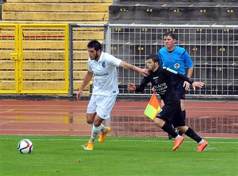 Sport clube união torreense , 1917'de torres vedras 'da kurulmuş, orijinal adıyla sport união torreense olan portekizli futbol kulübüdür. Dénis Paulo Duarte