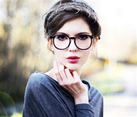 Make Up Tips For Women Who Wore Glasses Celebrity Fashion Outfit