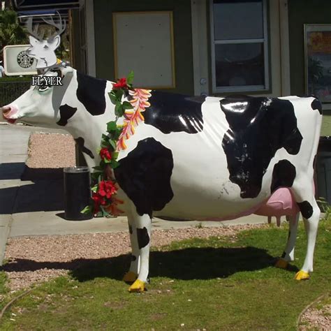 Farm Decoration Life Size Fiberglass Cow Statue Resin Cow Sculptures