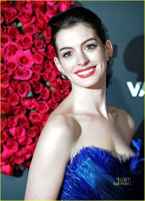 Anne Hathaway And Jessica Alba Valentines Day Vixens Photo 2426513