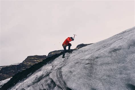 Gambar Manusia Batu Orang Salju Musim Dingin Hiking Petualangan
