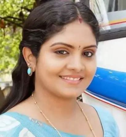 Malayalam Tv Actress Gayathri Arun Biography News Photos Videos NETTV U