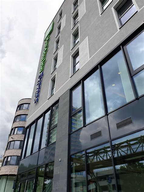 You reside just a few minutes away from the trade fair and the airport. Holiday Inn Express Wuppertal - Hauptbahnhof - VerPOTTet