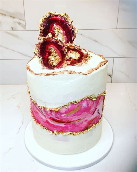 Beautiful fault line cake | Fault line cake, Fault line cake tutorial, Cake decorating tutorials