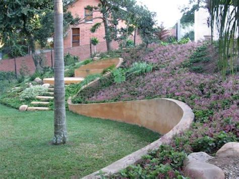 Top off your concrete block wall. "Curved retaining wall." Hints of a cinder block wall that ...