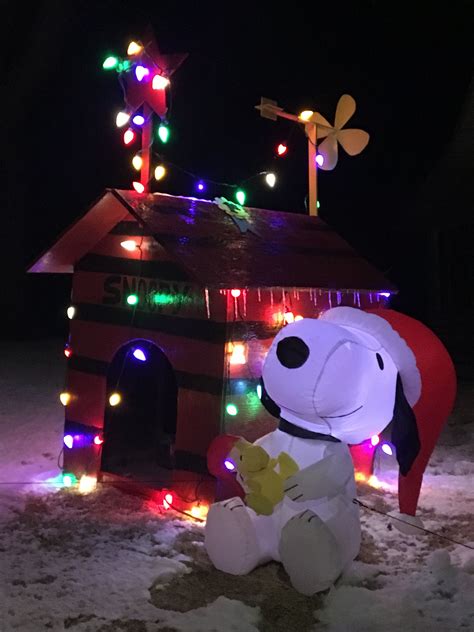 Snoopys Christmas Dog House