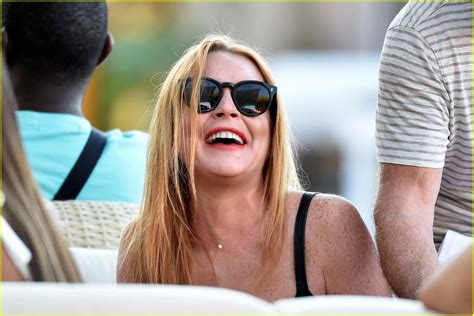 Lindsay Lohan Steps Out After Friend Hofit Golan Denies Pregnancy Rumors Photo 3721378