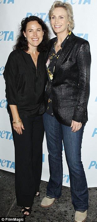 Jane Lynch Divorcing Wife Lara Embry After Three Years Daily Mail Online
