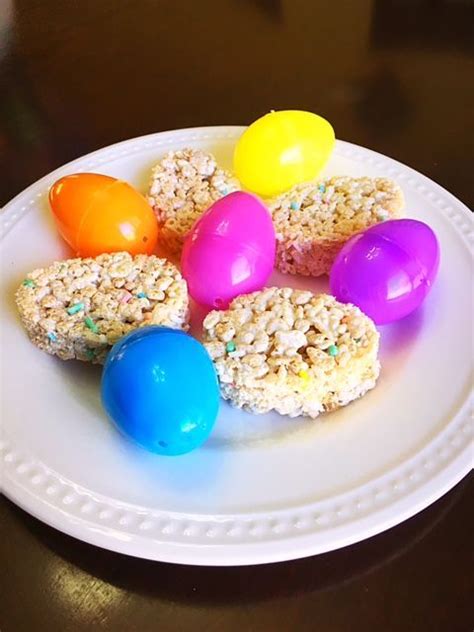 Perfect for easter morning breakfast or brunch. Adorable Easter Egg Rice Krispie Treats (So Easy ...