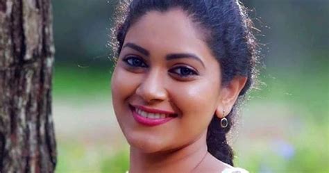 Lankan Actress Traditional Dress Redda Hetta