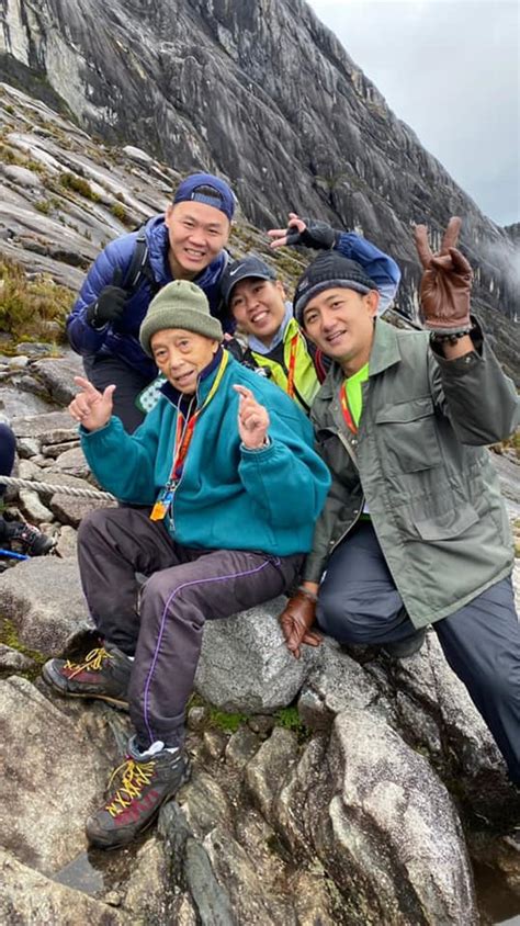 Tahniah Pendaki Tertua Berjaya Menawan Puncak Gunung Kinabalu Masih