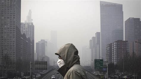 Smog is made of up of sulphur dioxide (so2), nitrogen dioxide(no2), carbon monoxide(co), particulate matter (pm 2.5 and pm 10) and ground. Smart tech still struggles to solve Chinese smog - Raconteur