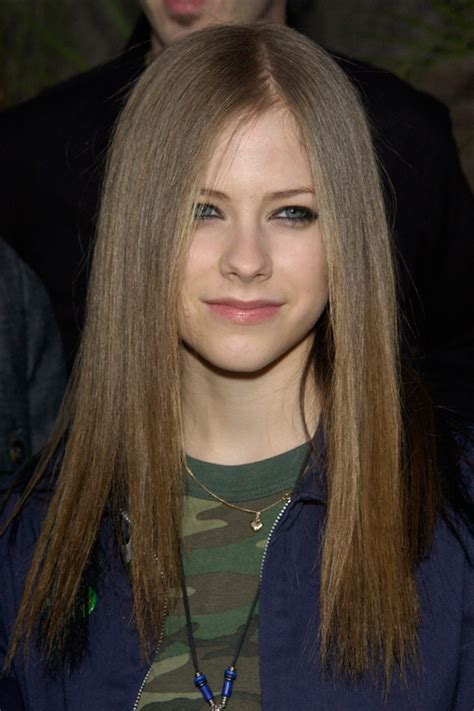avril lavigne straight light brown hairstyle steal her style