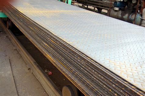Ss400 Q235b S235jr Hot Rolled Steel Coils Checkered Steel Plate