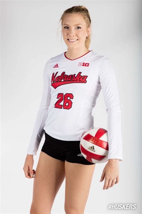 Pin By Makenna Davis On Nebraska Beautiful Female Athletes Women Volleyball Female
