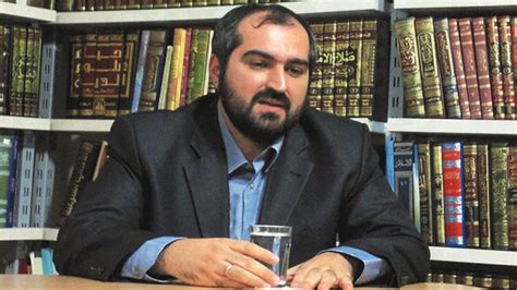 Ayasofya'nın baş imamı mehmet boynukalın, anayasa'dan laikliğin çıkarılmasını istedi ve 1921 ve 24 ayasofya'nın cami statüsüyle ibadete açılmasının ardından 3 imam, 5 de müezzin atandı. AK Partili Bülent Turan'dan Ayasofya baş imamı Boynukalın ...