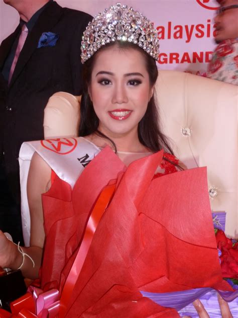 Kee Hua Chee Live Miss Malaysia World Dewi Liana Seriestha Wins The Coveted Miss Talent