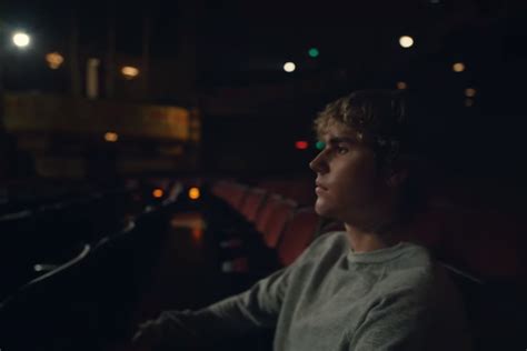 Tangan tak tergenggam dingin tak berteman sudah lama ku kesepian pahit melihat kehidupan sudah tak p. Kesepian, Cerita Dibalik Lirik Lagu Lonely - Justin Bieber ...