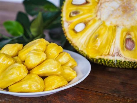 What Is Jackfruit And How Do You Use It — Chowhound In 2020 Jackfruit Recipes Fresh