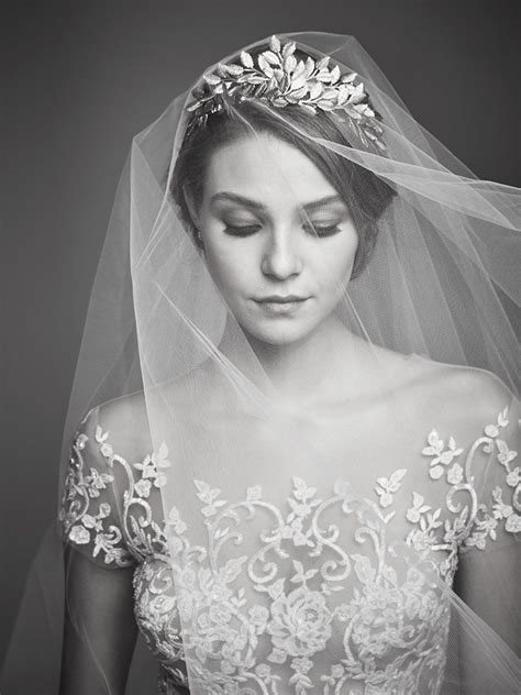 20 Romantic Wedding Veils To Take Your Breath Away Crazy Bridal Veils