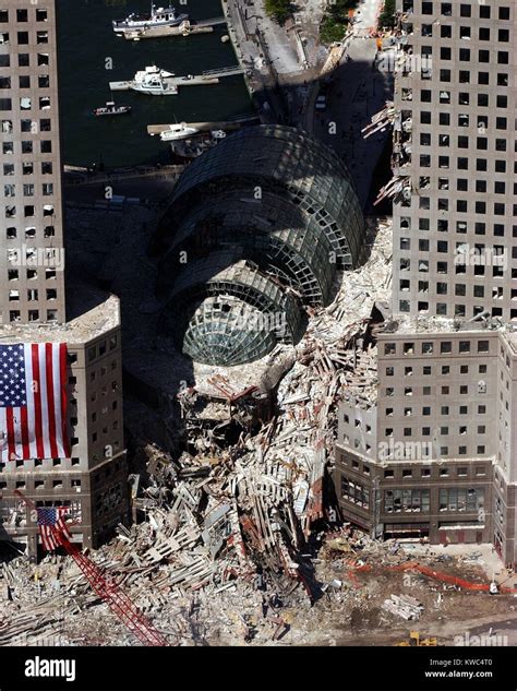 Beschädigt In 9 11 Angriff Auf World Trade Center Fotos Und