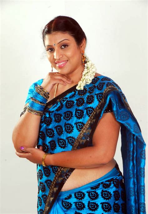 Telugu Actress Uma Hot Saree Photo Shoot Hd Photos