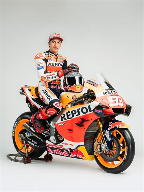 Che tu scelga un'elegante camicia a maniche corte aderente o una calda giacca paddock impermeabile, sembrerà sempre che tu sia con i colori del team motogp honda repsol. Fotos Repsol Honda Team MotoGP 2020 - Motorbike Magazine