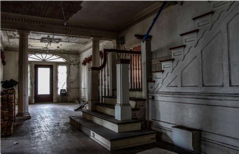 Why Was This Stunning Florida Mansion Abandoned Oliver Reports