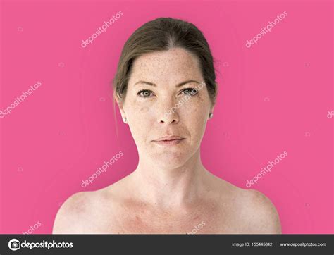 上半身裸の成熟した女性 — ストック写真 © rawpixel 155445842