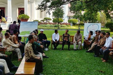 Pecahan kadar yuran pengajian program bacelor dalam negara : Budayawan: Pembangunan Manusia Tertinggal di Era Jokowi