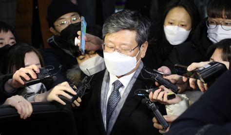 이용구 차관 기사 폭행사건에 특가법상 '운전자폭행죄' 미적용 논란 '하차 중 택시기사 폭행 엄벌' 입법취지 감안하면 특가법 적용했어야. 사사건건`택시기사 폭행 논란` 현직 법무부 차관 檢 수사받나 ...