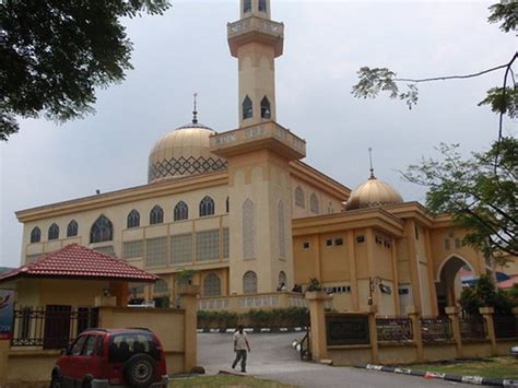 The name of masjid tanah comes from the mosque that was made from soil by a sheikh from gujerat in around 1800. Putera Lapis Mahang: Malaysia Tanah Air Ku: 058 SENIBINA ...