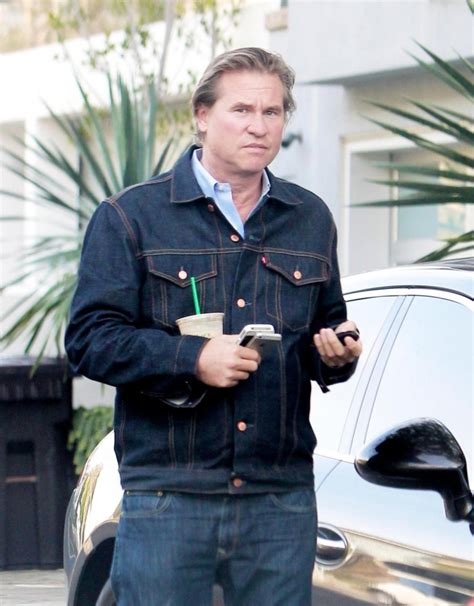 Val kilmer is set to tell the story of his magical life in a new amazon prime video documentary, val , which is premiering at the cannes film festival this week. Val Kilmer ha un tumore alla gola ma non si vuole curare
