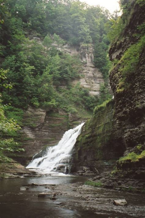 Otrzymaj 13.000 s stockowego materiału wideo lucifer falls waterfall ithaca, ny, z 23.98 kl./s. Lucifer Falls