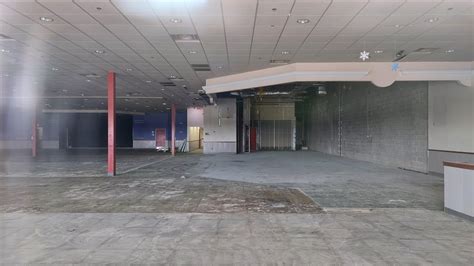 This Is An Abandoned Chuck E Cheese Rabandoned