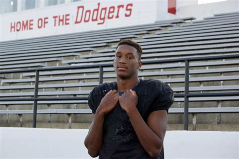 Will Fort Dodge dual-sport star Dreshaun Ross have to choose between