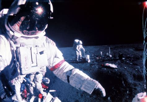 Edgar D Mitchell Apollo Astronaut Who Walked On The Moon Dies At 85 The Washington Post