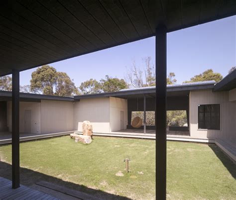 Mexican courtyard spanish courtyard mexican hacienda courtyard house courtyard ideas hacienda style homes spanish style homes title: House With Courtyard In The Middle in Australian Outback