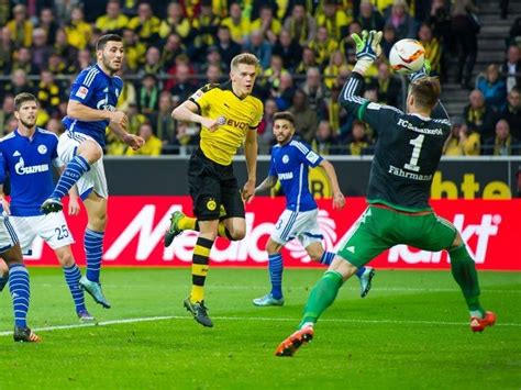 Um ein möglichst persönliches fanerlebnis zu gewährleisten, verwendet der bvb cookies. BVB die Nummer eins im «Pott» - Schalke verliert 2:3 ...
