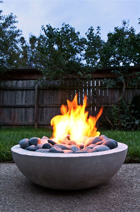 It's also easy to build. Make Your Own Modern Concrete Fire Pit | Diy garden projects, Fire pit, Outdoor fire pit