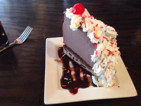 Red lobster does offer senior citizens discounts. Mud Pie Dessert - Picture of Red Robin Gourmet Burgers ...