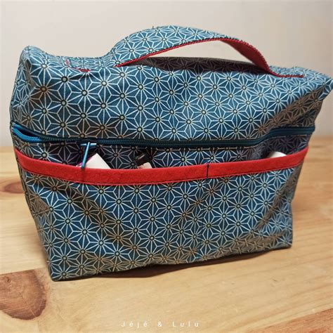 Japon, japonais, voyage, manga, traduction, dictionnaire, dessin animé, drama, asie, otaku le 日仏辞典 (nichifutsu jiten) est un dictionnaire japonais/français collaboratif qui s'appuie sur la. Trousse à maquillage motif japonais asanoha tissu enduit ...