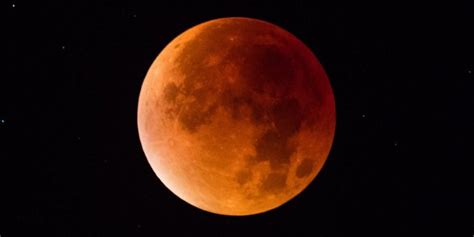 The striking display was the result of two simultaneous phenomena: Lunar Eclipse, Blue Moon & Supermoon, All At The Same Time ...