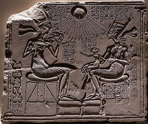 Filerelief Depicting Akhenaton And Nefertiti With Three Of Their