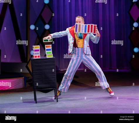 New York New York Januar 20 2019 Clown Adam Kuchler Führt Im Big Apple Circus Für Derrick