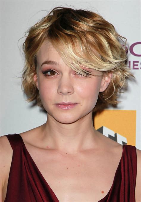 She made her professional acting debut on stage in the 2004 kevin elyot play forty winks at the royal court theatre. Carey Mulligan Short Curls - Carey Mulligan Hair Looks ...